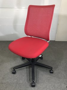 コクヨ製ミトラ入荷しました！
メッシュ　ホワイトフレーム　レッド