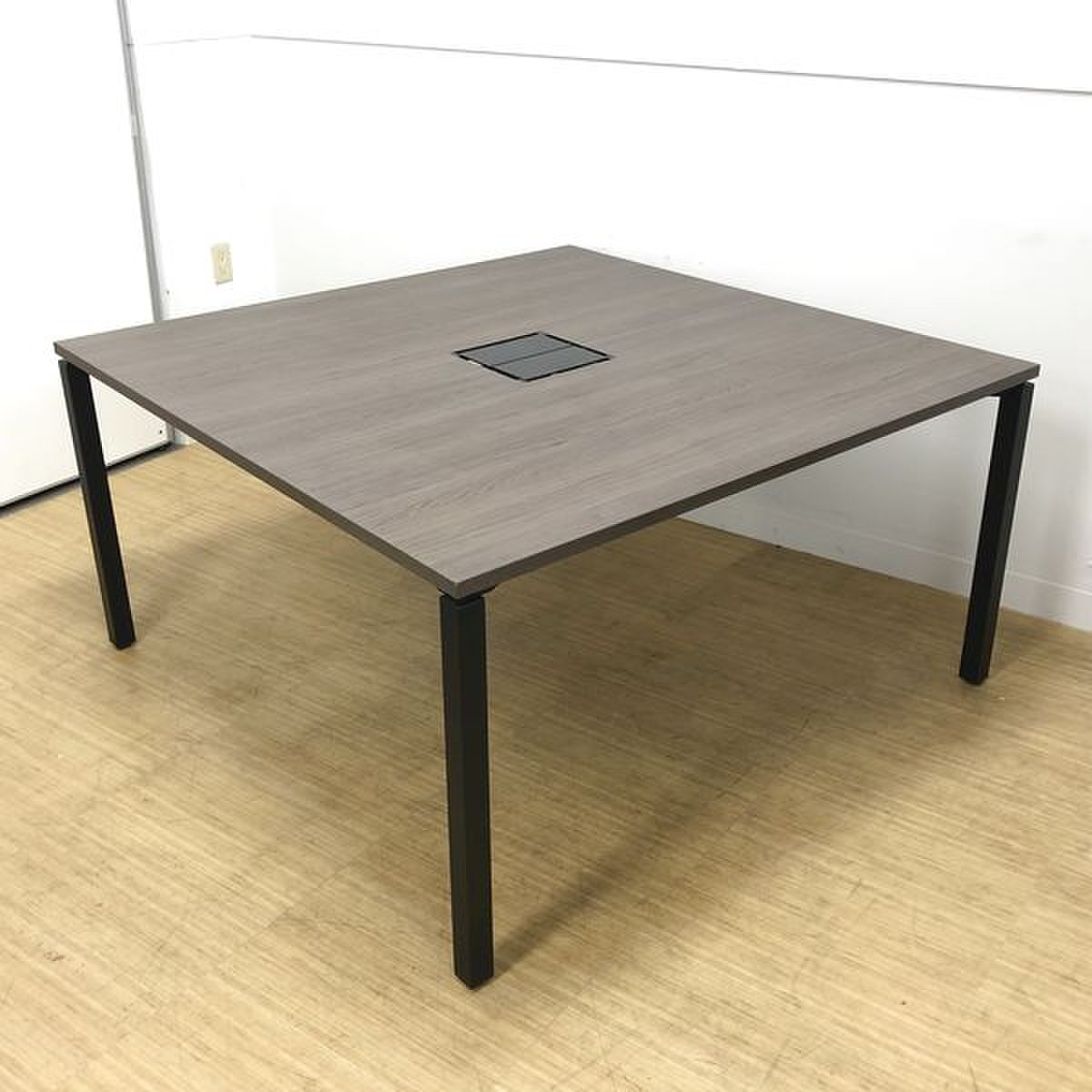 新しいワークスタイル　オシャレなデスクでモチベーションもアップ↑↑　コクヨ　ワークフィット
                        ワークフィット 
                                    中古
            