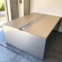 【オシャレな木目】現行品フリーアドレスデスク｜幅2000mmで4名席としてオススメ【中古品】【新大阪】【吹田】【コロナ】