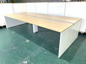 【オシャレな木目】オカムラ製|フリーアドレスデスク｜幅5600mmで8名席としてオススメ【中古品】【新大阪】【吹田】【コロナ】