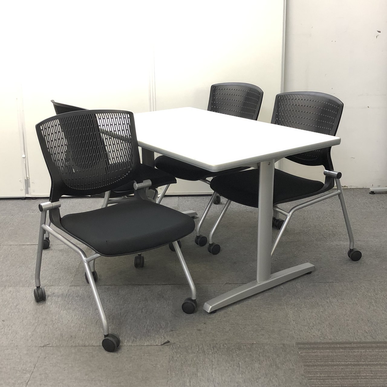 【テーブル＋チェアセット！】ミーティングテーブルとブラックカラーのチェア4脚のセット販売です！！【関西在庫数ナンバーワン・尼崎店】
                        その他シリーズ
                                    中古
            