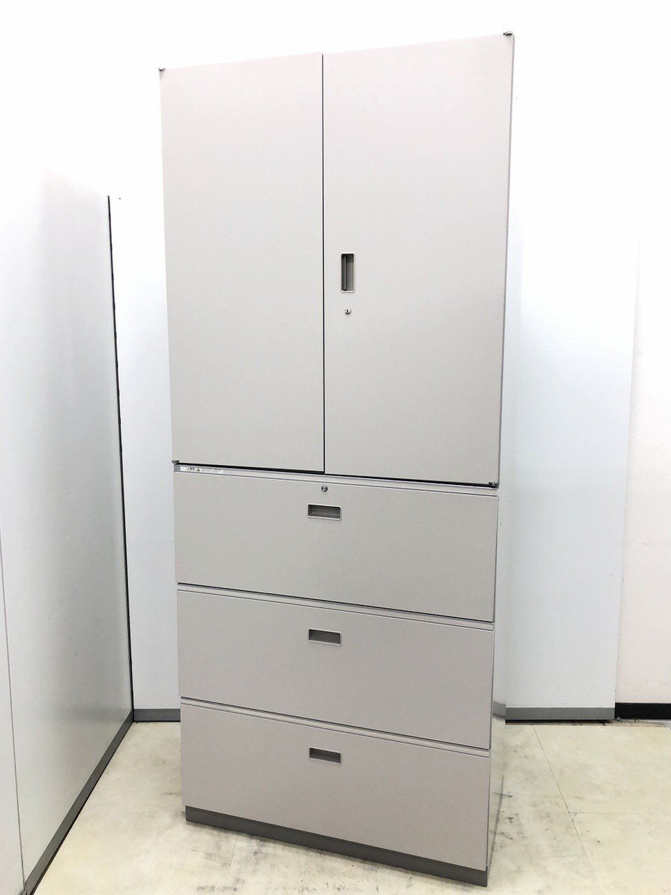 上下書庫セット　３段ラテラル書庫　両開き書庫　ニューグレー色　イトーキ製　シンライン
                        シンライン 
                                    中古
            