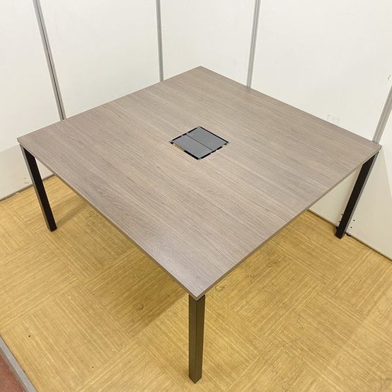 流行のワークテーブル！！【最新のオフィスにぴったり！】今どきのオフィススタイルを！