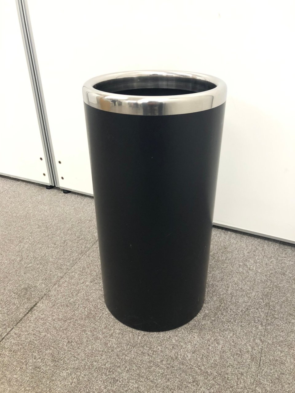 【傘立て】デッドスペースに【お手頃サイズ】【値下品】
                        その他シリーズ
                                    中古
            