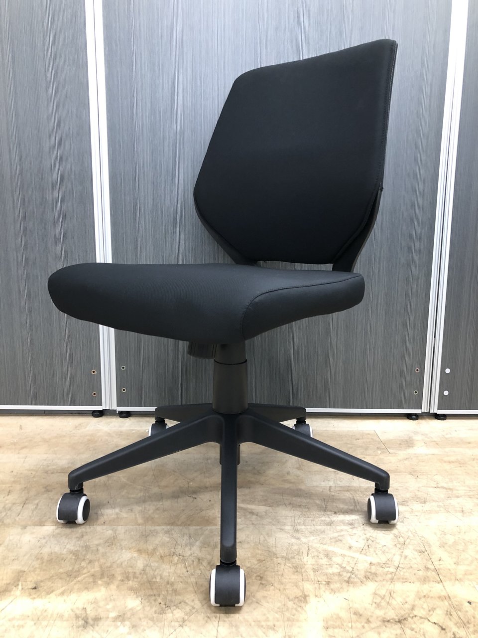 【新品】着脱可能なカバー!!背もたれを変えて気分もリフレッシュ!!【オフィスチェア】【岐阜】【大垣】【愛知】
                        チェンジ
                                    新品
            