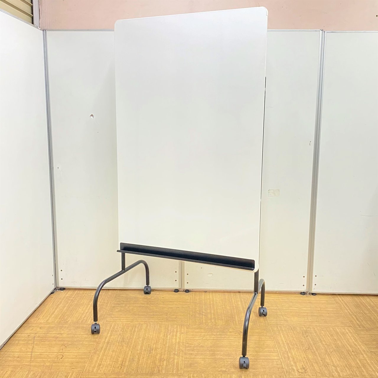 【希少】【縦長自立式】【社内ミーティングする際にオススメ！】
                        その他シリーズ
                                    中古
            