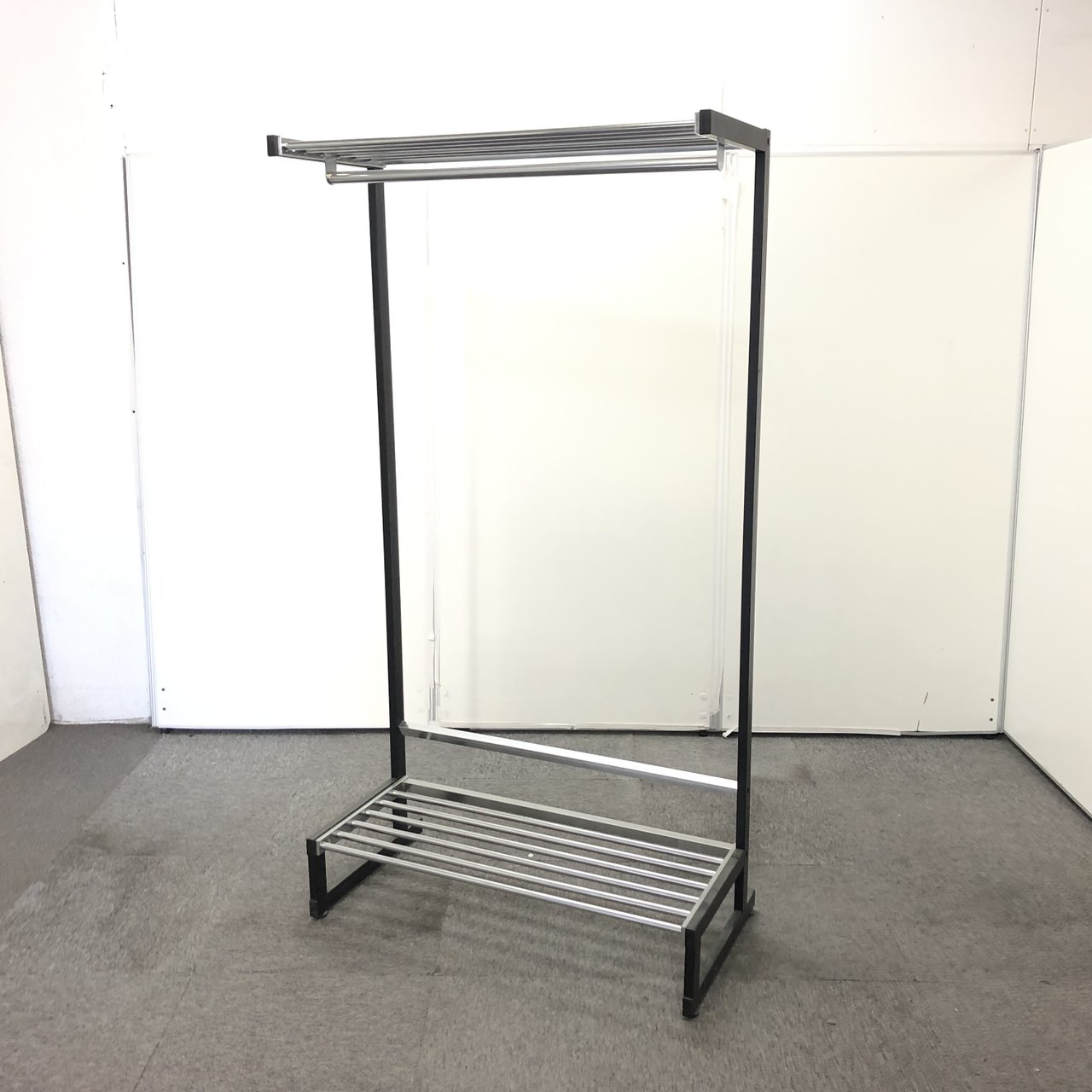 【1台のみのレア商品】ブラックカラーのコートハンガーが入荷！！何枚も掛けれる大き目！！【関西在庫数ナンバーワン・尼崎店】
                        その他シリーズ
                                    中古
            