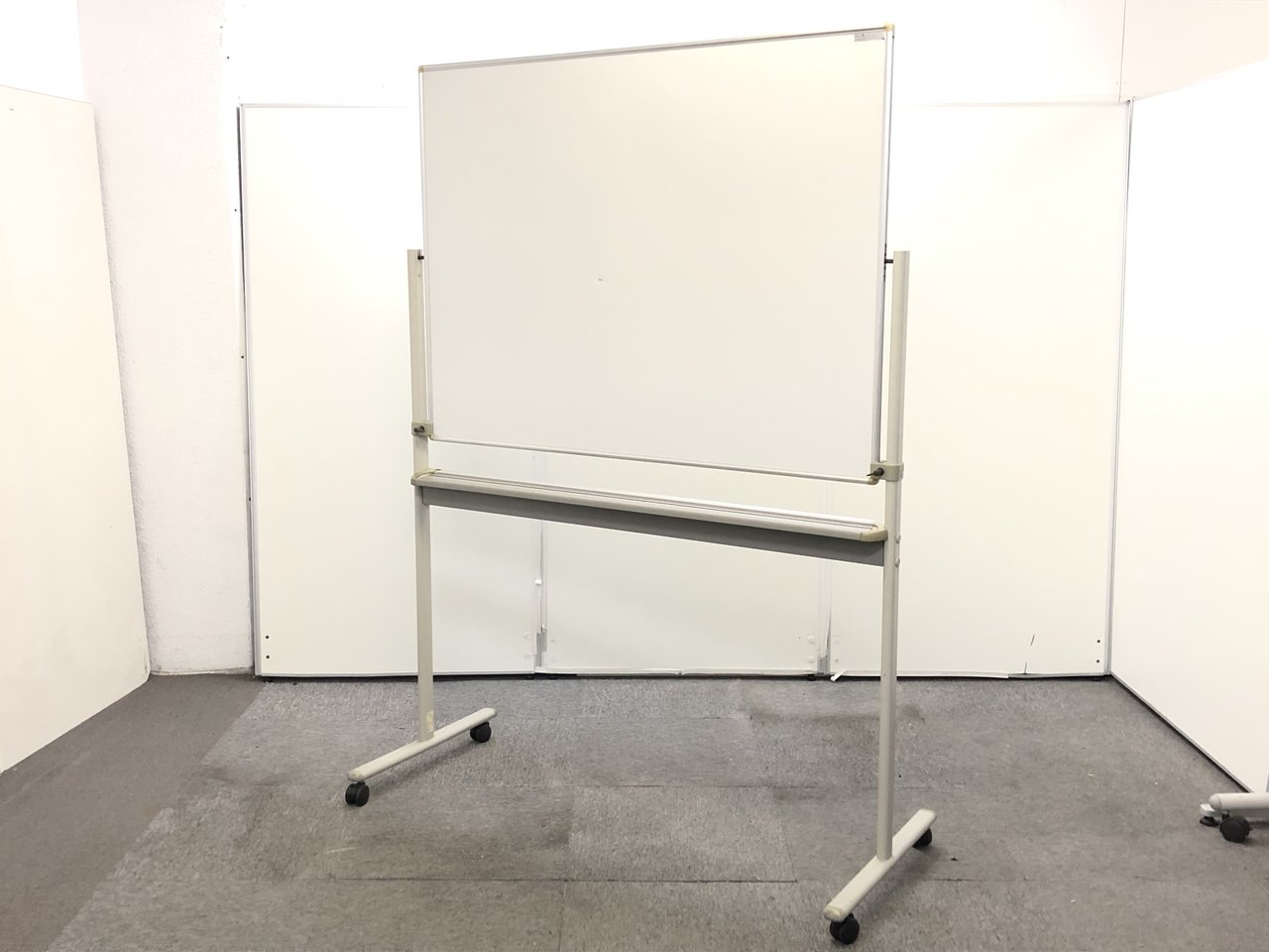 【1200のホワイトボード】丁度良い大きさのホワイトボードです。会議など使用可能です！！【関西在庫数ナンバーワン・尼崎店】
                        その他シリーズ
                                    中古
            