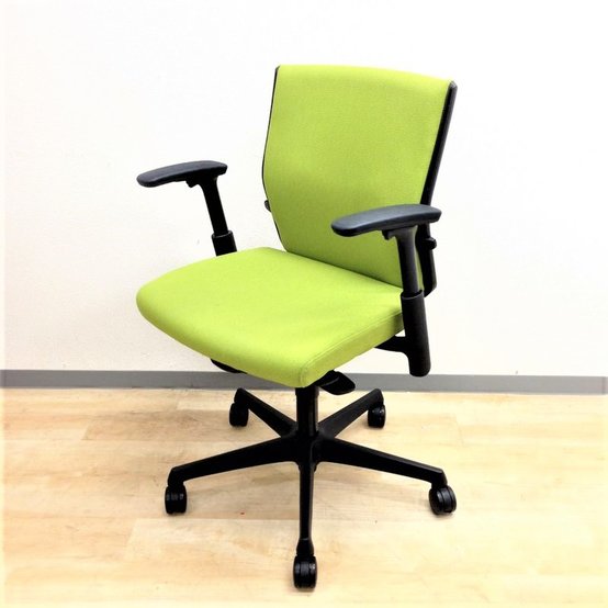 【中古】エスクード（クッション）   オカムラ（okamura） 肘付ローバックチェア