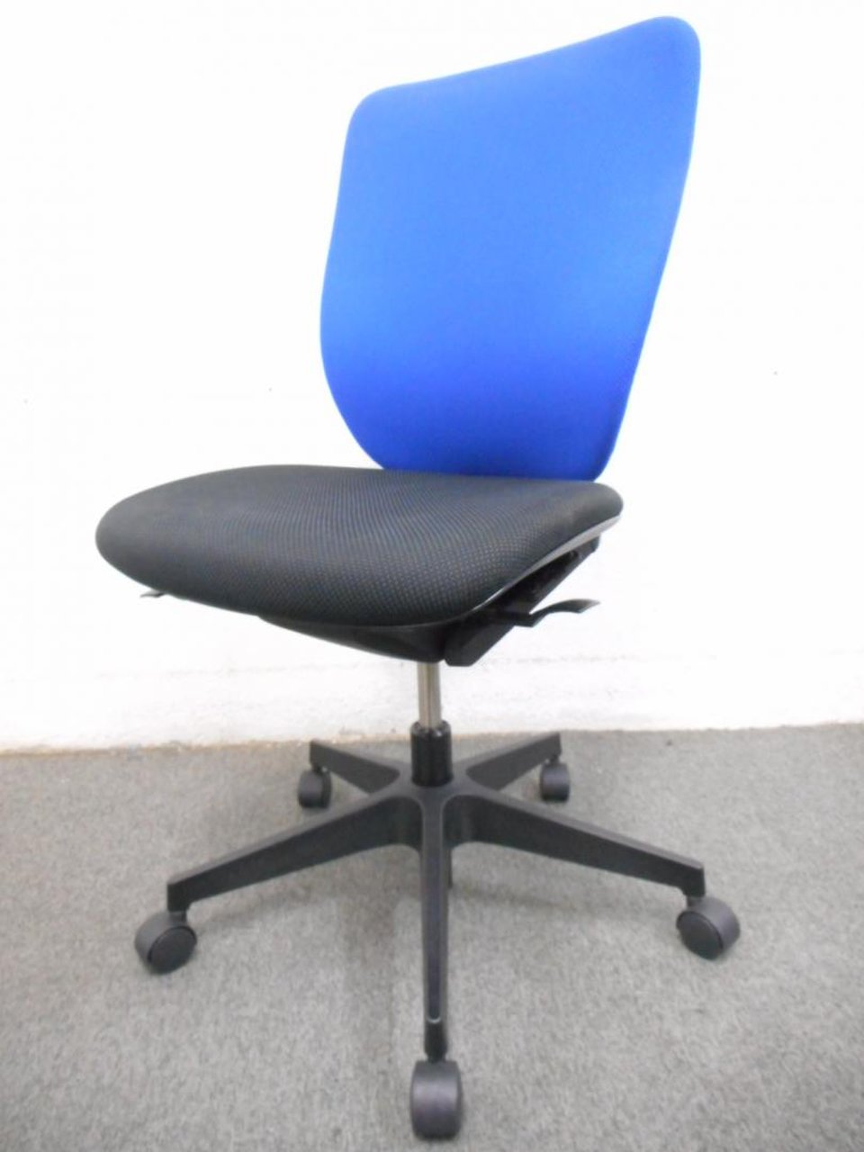 ▶大量入荷◀肘無オフィスチェア　～イトーキプラオ～　ランバーサポート付き
                        プラオ 
                                    中古
            