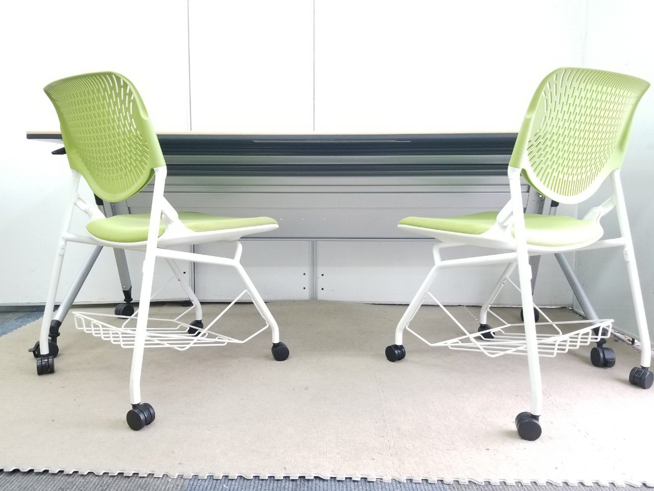 【テーブルとチェアのセット！】
塾や打ち合わせ、研修スペースの必需品/急なWEB会議にも！
                        リネロ2
                                    中古
            