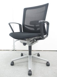 内田洋行製の肘付きローバックチェアが入荷！！カッコいいブラックカラー！！【尼崎店限定価格】