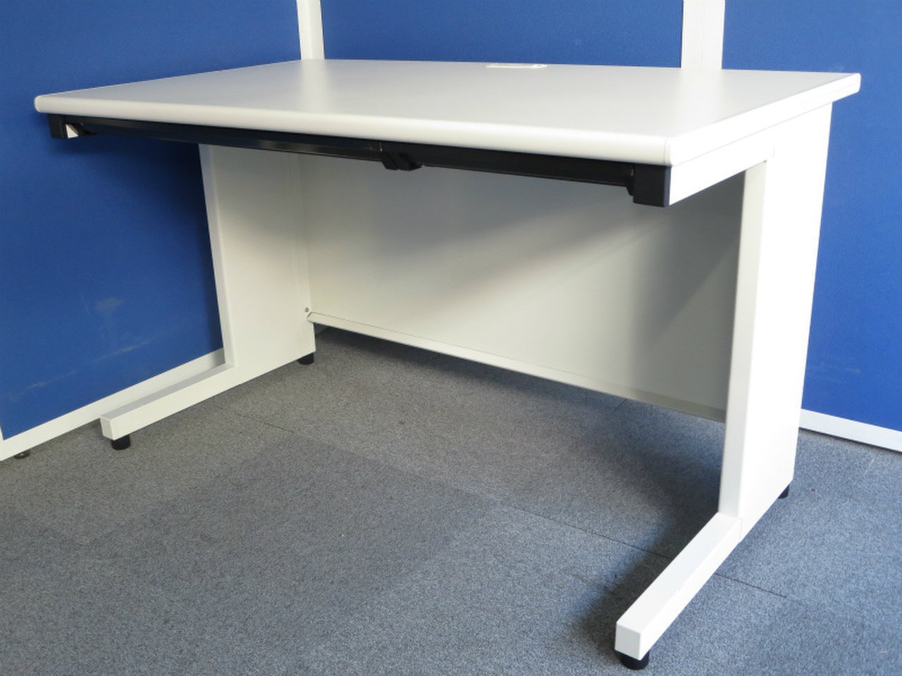 【ロット】プラス製　W1200平机入荷！！
                        その他シリーズ
                                    中古
            