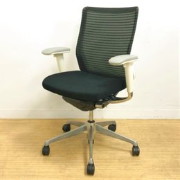1脚限りの入荷！機能性バツグン　きっとあなたも虜になる快適なデスクチェア　オカムラ　コーラル