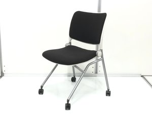 【洗浄済み！】
新感覚の座り心地！
座面を跳ね上げ収納出来る省スペースなチェアです！
