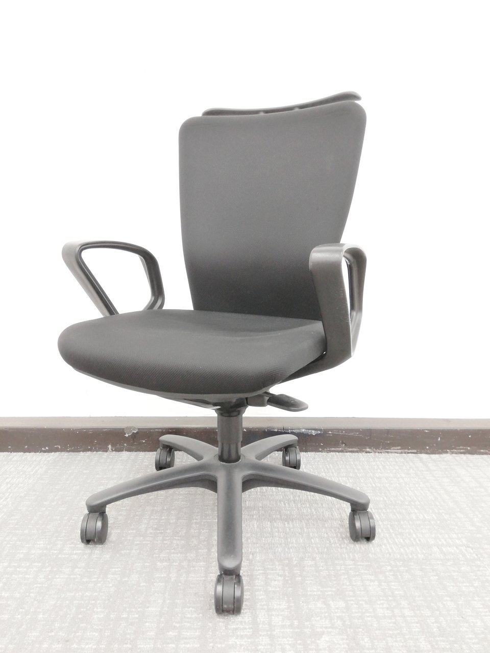 【限定1脚】肘付きコートハンガー付きで便利◆オカムラ製カロッツァ
                        カロッツァ 
                                    中古
            