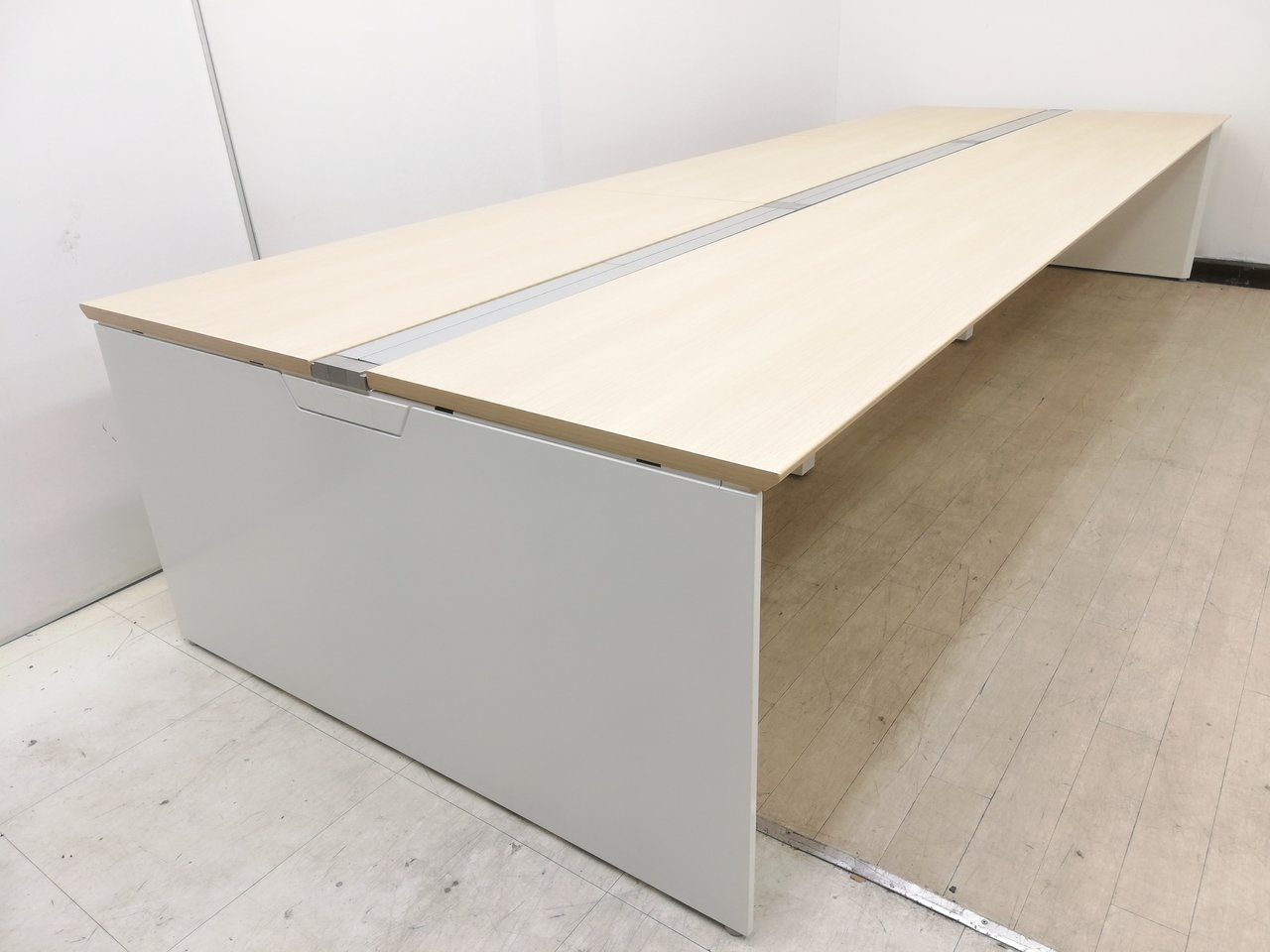 【幅4200mm】癒し系ナチュラル色天板のフリアドデスク！※配線カバー開閉式◆オカムラ製
                        プロユニットフリーウェイ 
                                    中古
            