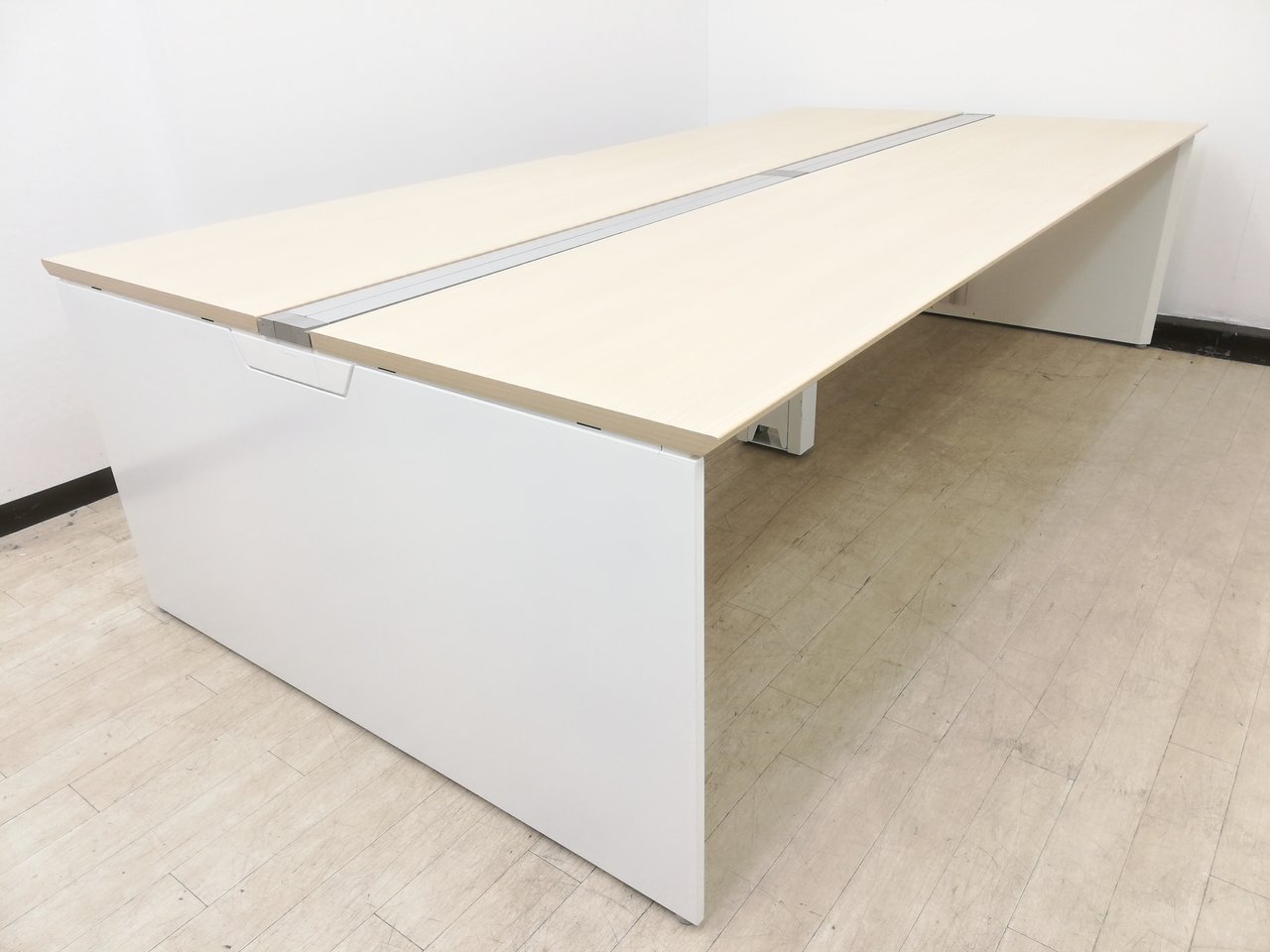 【幅2800mm】フリアドデスク入荷！人気カラーナチュラル＆ホワイト※配線カバー開閉式◆オカムラ製
                        プロユニットフリーウェイ 
                                    中古
            