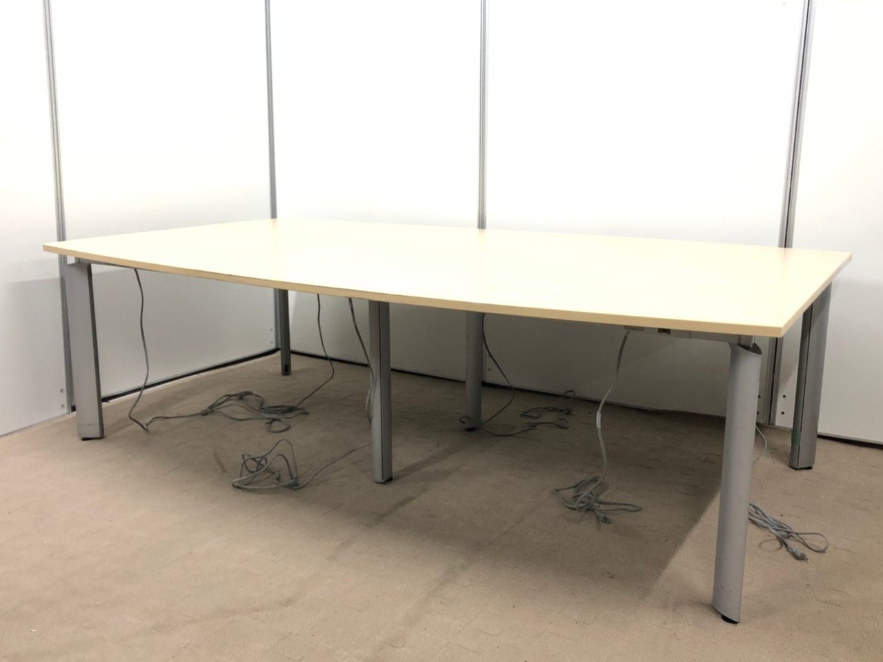 【電源コード付き！】扇形テーブル！設置時に配線処理がしやすいコード付きタイプ！
                        その他シリーズ
                                    中古
            