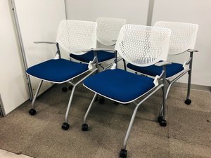 【2017年製】【肘付】【4脚セットでお買い得！】オカムラ/ルナ/ブルー