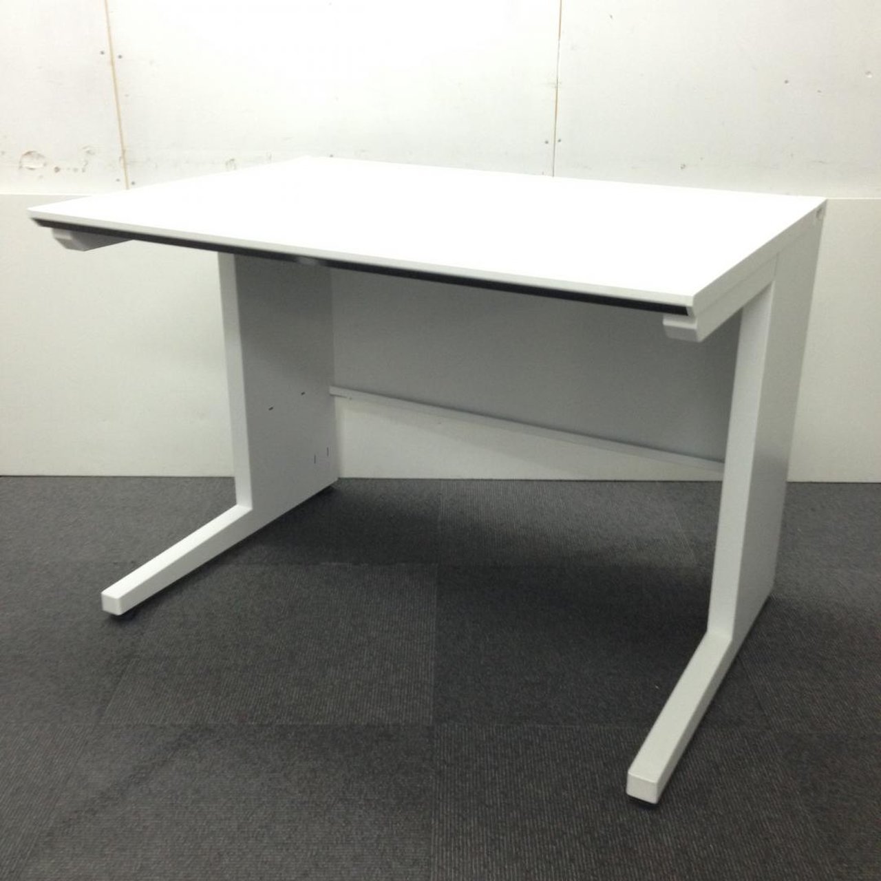 引き出し無しタイプの平机が入荷しました。｜ホワイト｜コクヨ｜W1200｜増員　入替　拠点開設
                        アイエス 
                                    中古
            