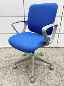 【洗浄済み！】重厚感ある座り心地！集めのクッションが好きな方間違いなし！　★