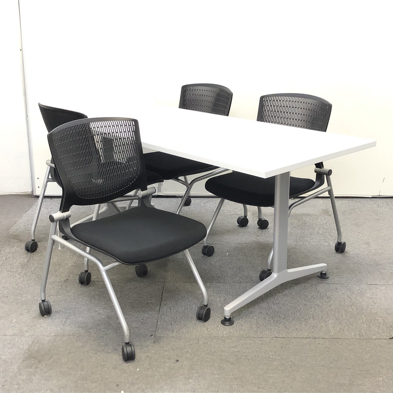 【尼崎店限定価格！！】ミーティングテーブルとブラックカラーのチェア4脚セットで、お得です！！【関西在庫数ナンバーワン・尼崎店】
                        その他シリーズ
                                    中古
            