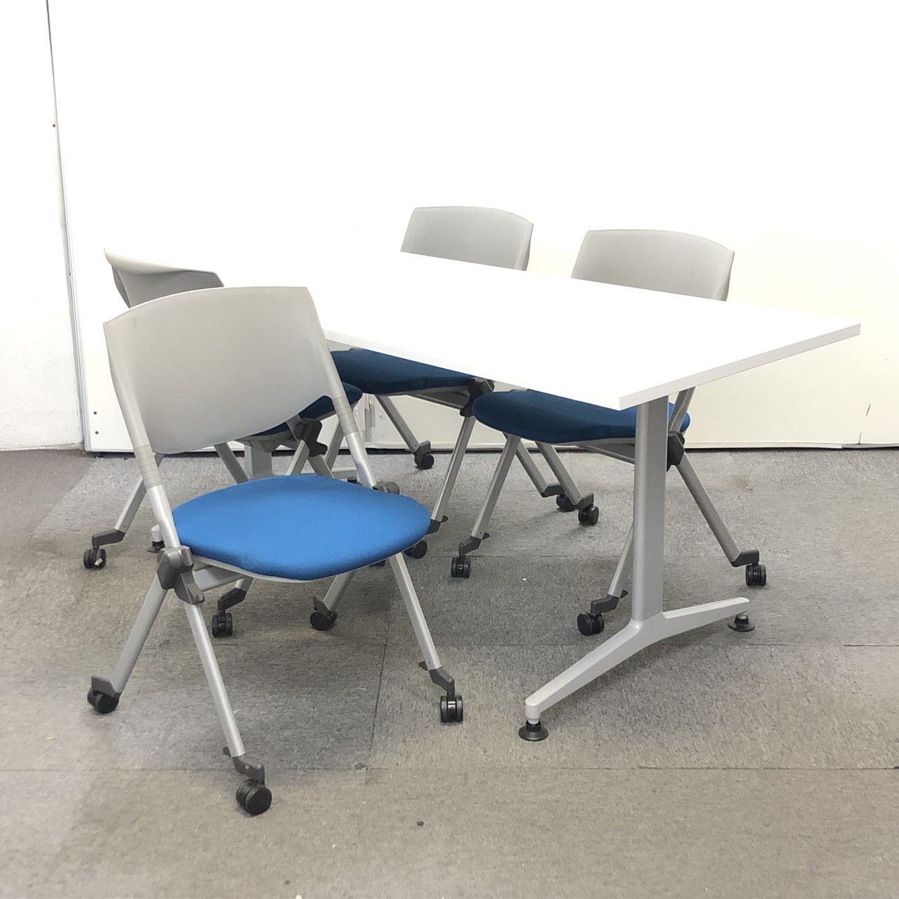 【尼崎店限定価格！！】ミーティングテーブルとブルーカラーのチェア4脚セットで、お得です！！【関西在庫数ナンバーワン・尼崎店】
                        その他シリーズ
                                    中古
            