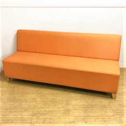 【オレンジ色でオフィスが華やぐ！ビタミンカラーのソファーが入荷！！】フレッシュな見た目で気持ちもフレッシュに　相合家具