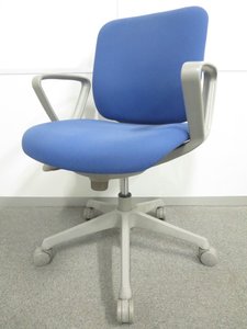 【良質なオフィスシーティング！】■オカムラ製　CG-Rチェア　肘付　ブルー