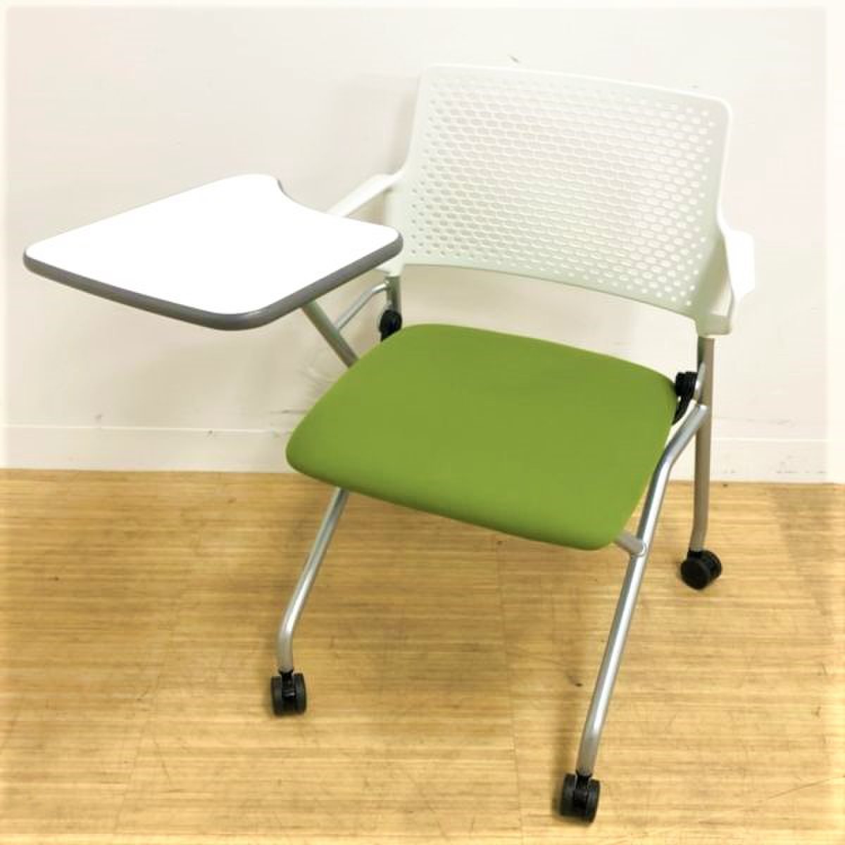 1台限りのため特価【物を置いたりちょっとの書き物ならこのメモ台付チェアで十分】明るめのグリーンが映える　ウチダ
                        FM-345
                                    中古
            