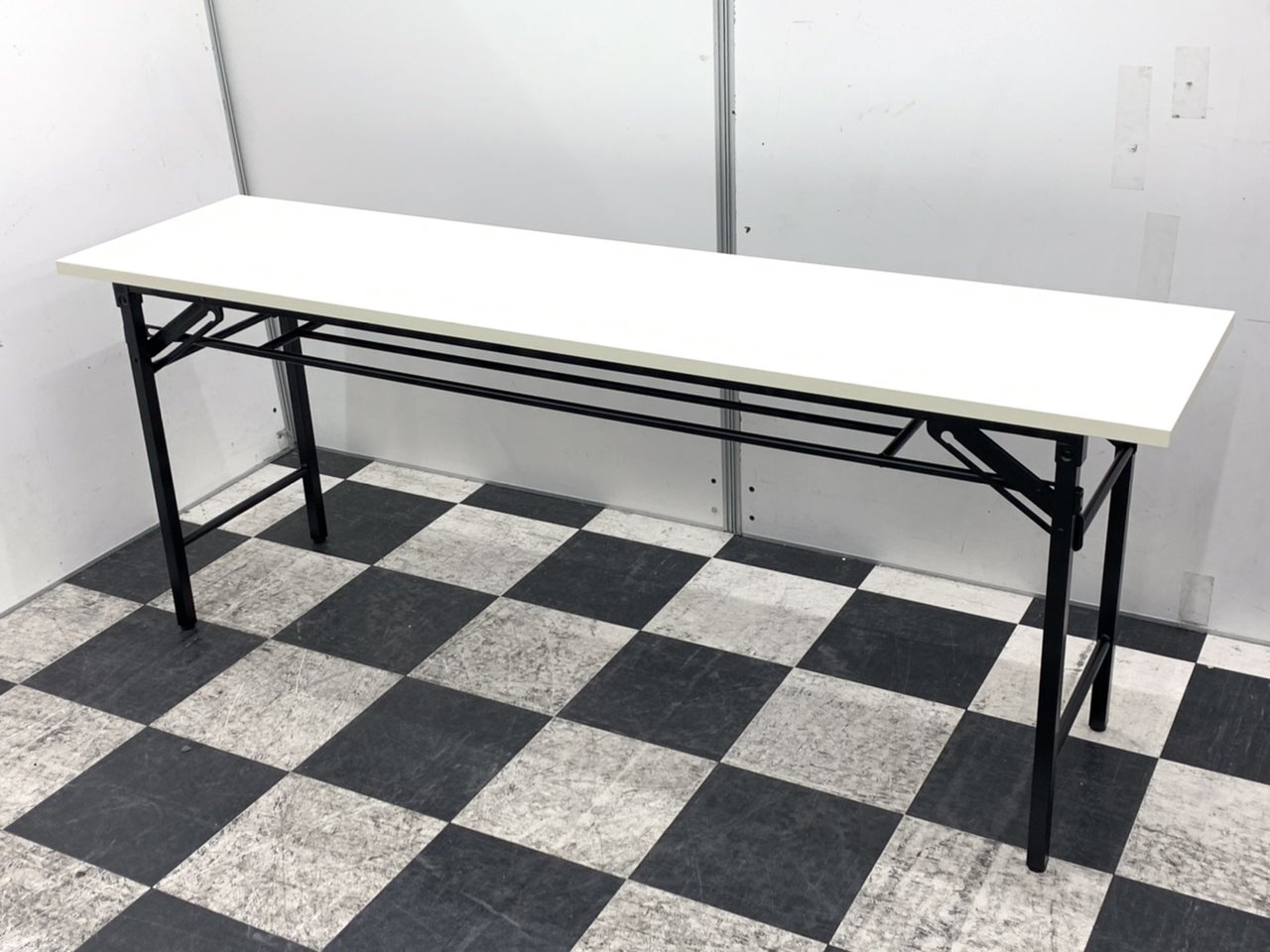 【会議・イベントに！】幅1800㎜ 折り畳みテーブル■多目的に使えて、コンパクト収納可能！★
                        UMT
                                    新古品
            