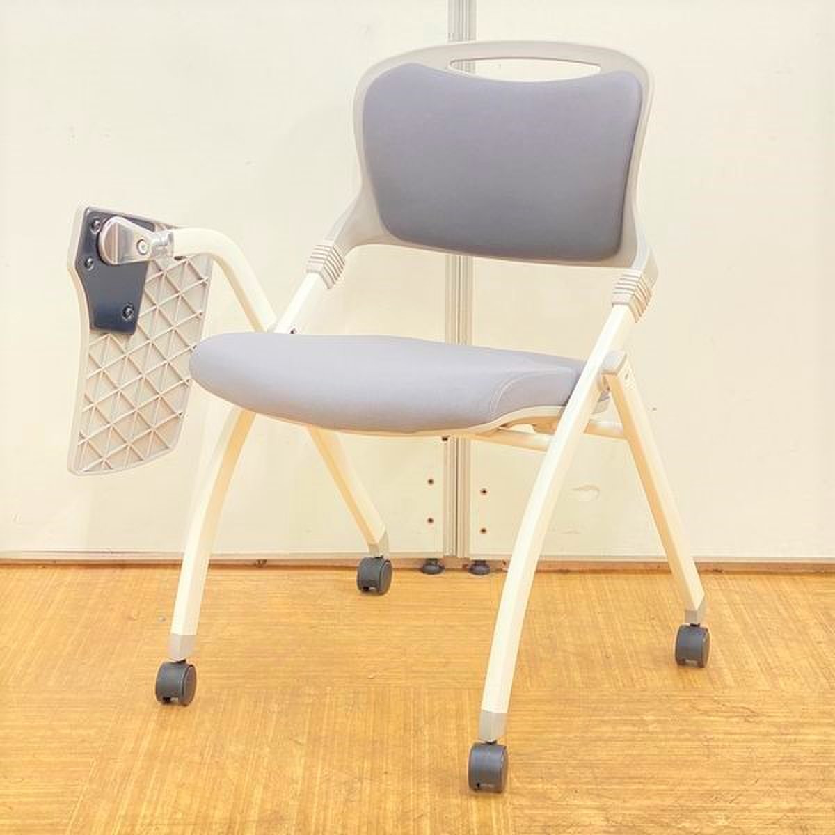 メモ台付きでテーブル要らず！ソーシャルディスタンスで密になりません！
                        その他シリーズ
                                    新古品
            