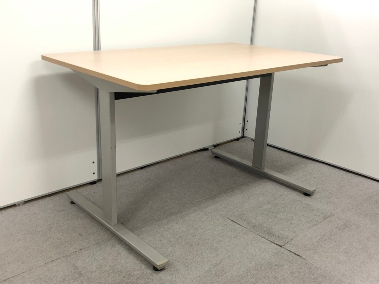 【まだまだ人気の明るい木目！】イトーキ製のミーティングテーブルです。幅1200mmとコンパクトサイズで2人での使用がおすすめ！

                        その他シリーズ
                                    中古
            