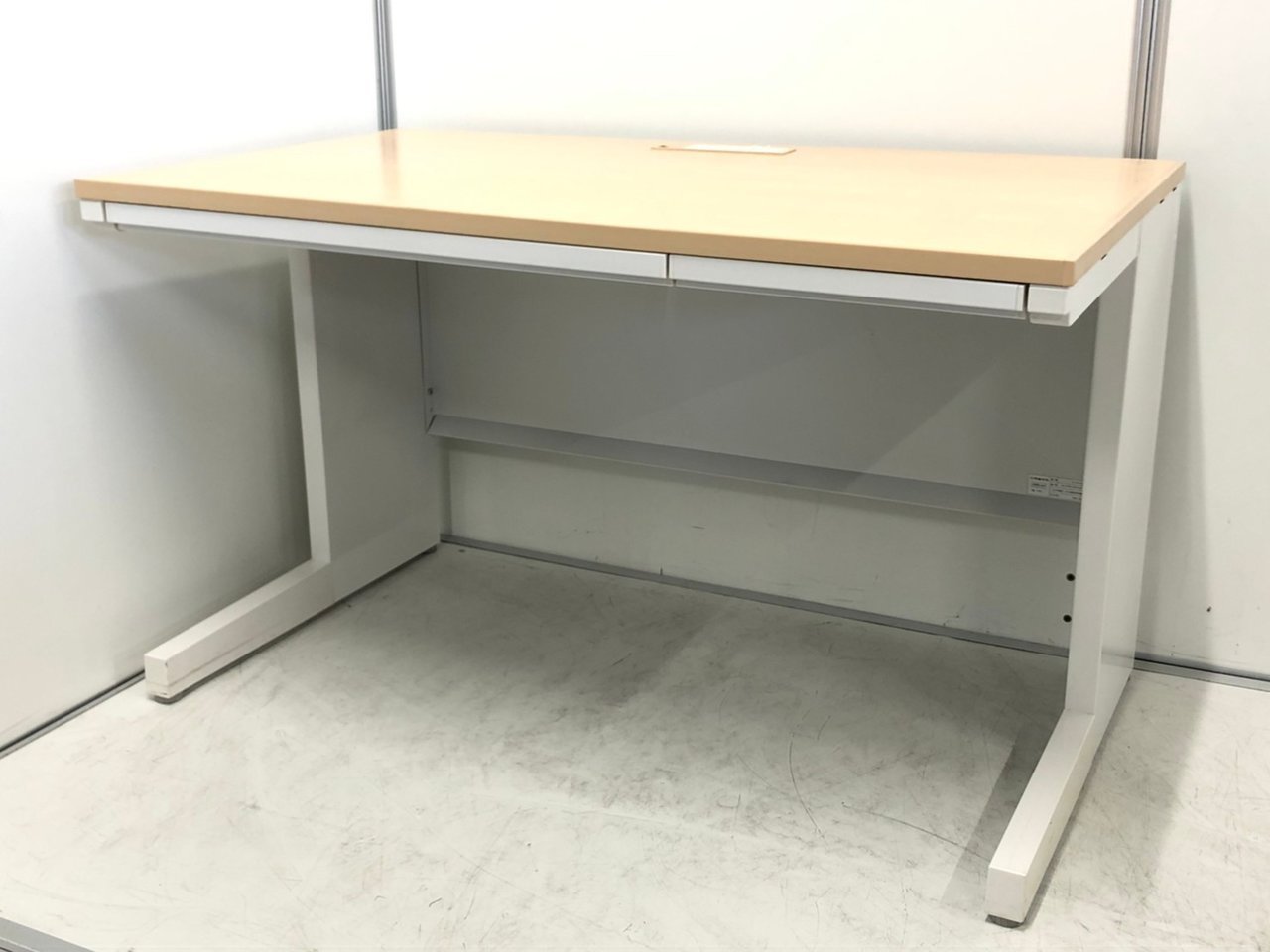 【美品】電源コード付き/1人当たり1200ｍｍ/内田洋行/スカエナ/ナチュラル※まとめ買い大歓迎
                        スカエナ デスク 
                                    中古
            