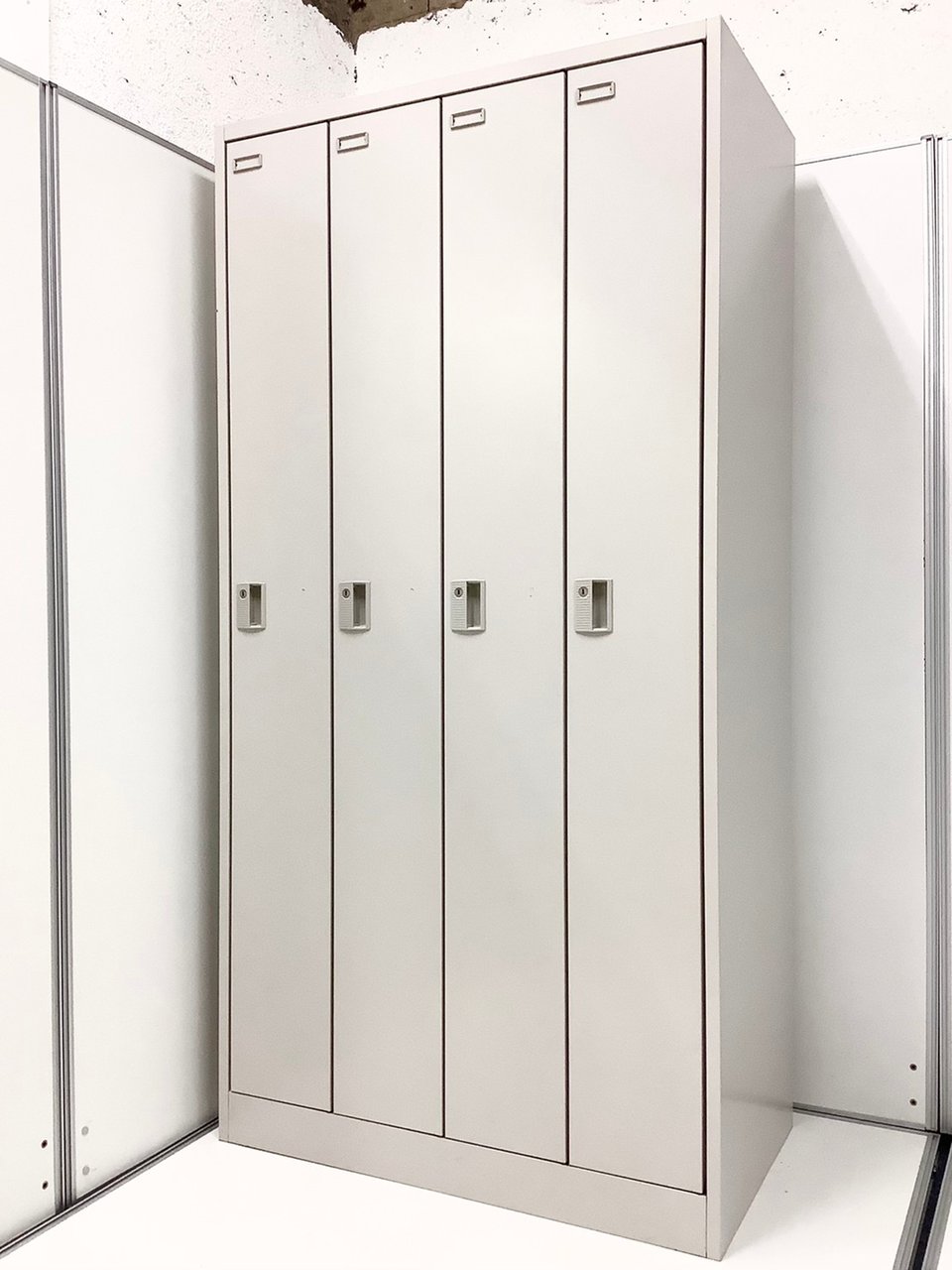 大人気／定番　◆Okamura／オカムラ　◆FZ　※本体カラー：ライトスモーク
                        FZ 
                                    中古
            