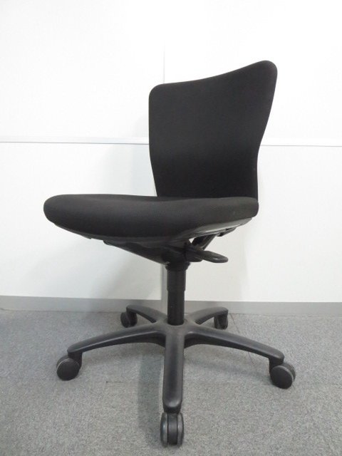 【中古】カロッツァ   オカムラ（okamura） 肘無ローバックチェア