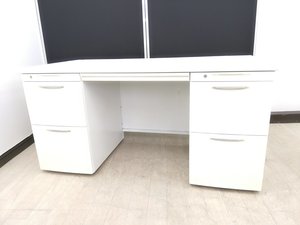 【1台限定入荷】定番デスクSD-Vの別カラー入店！ホワイト※引出し全面日焼けあり◆オカムラ製