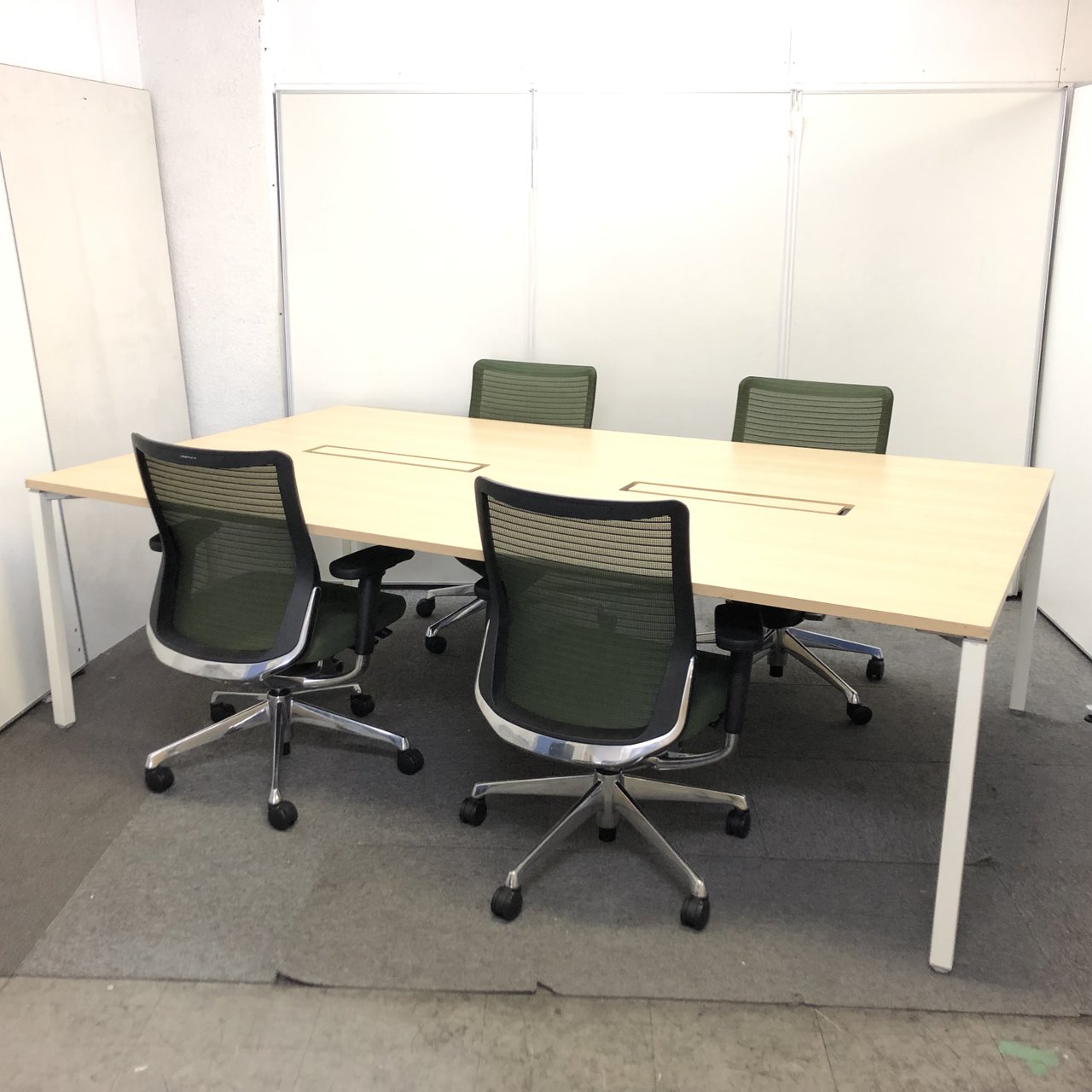 【尼崎店限定価格！！】フリーアドレスデスクと高級チェア、オカムラのコーラルの4脚セットで、お得です！！【関西在庫数ナンバーワン・尼崎店】
                        アプションフリー 
                                    中古
            