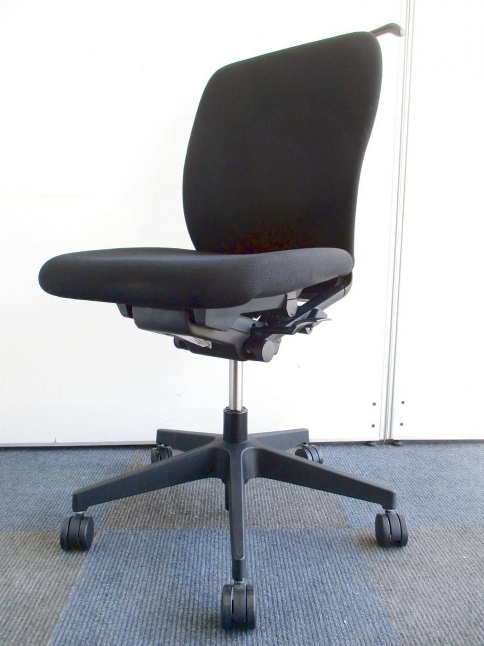 ロット入荷！ハンガー付きのチェア｜ブラック｜起業　移転　拠点開設
                        フルゴ 
                                    中古
            