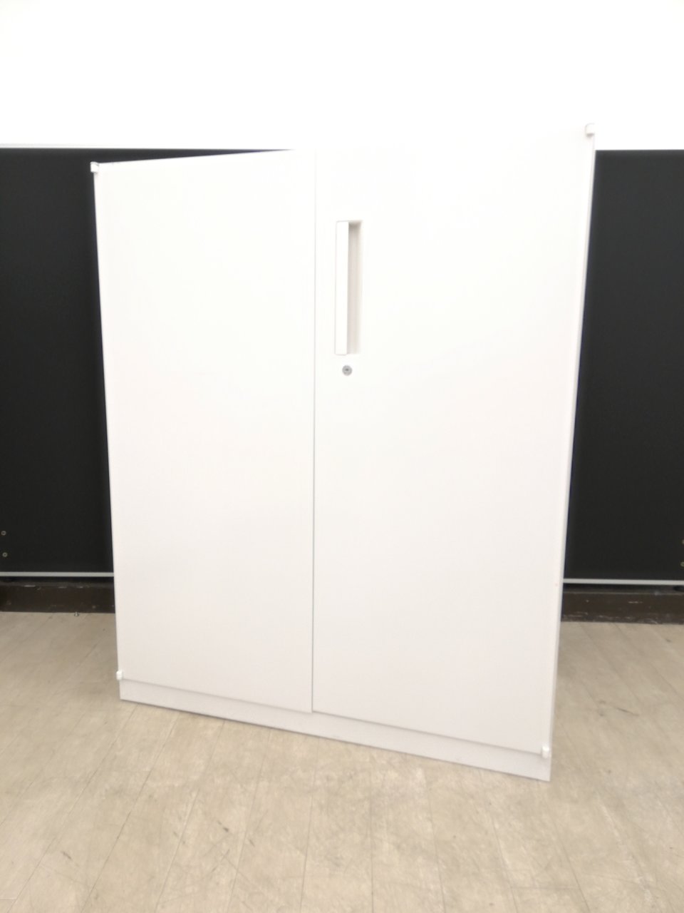 【3台揃い】美白ホワイトな両開き書庫※A4ファイル3段収納◆内田洋行製HS
                        HS
                                    中古
            