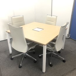 【尼崎店限定価格！！】フリーアドレスデスクと高級チェア、オカムラのモードの4脚セットで、お得です！！【関西在庫数ナンバーワン・尼崎店】