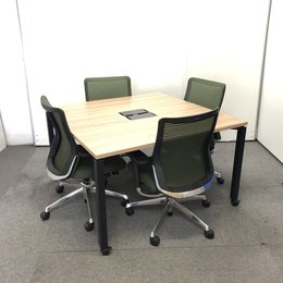 【尼崎店限定価格！！】フリーアドレスデスクと高級チェア、オカムラのコーラルの4脚セットで、お得です！！【関西在庫数ナンバーワン・尼崎店】