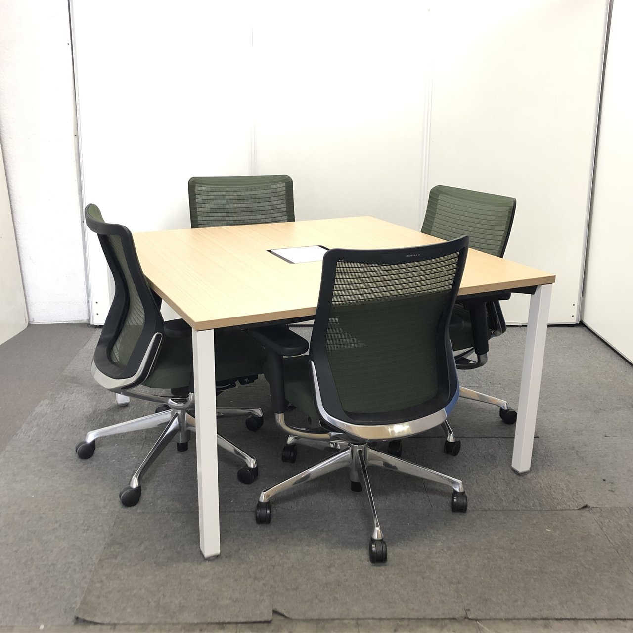 【尼崎店限定価格！！】フリーアドレスデスクと高級チェア、オカムラのコーラルの4脚セットで、お得です！！【関西在庫数ナンバーワン・尼崎店】
                        アクティブフィールド 
                                    中古
            