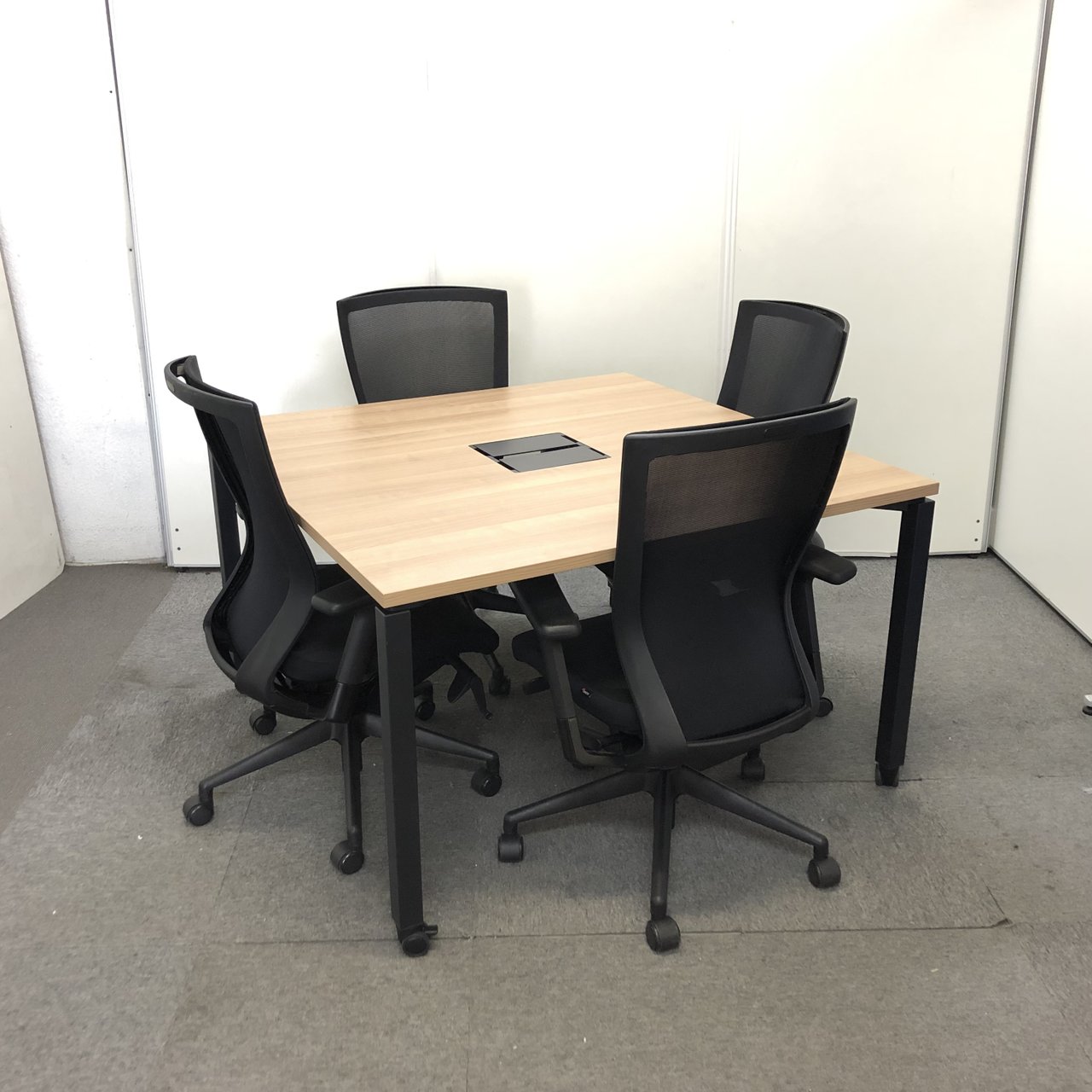 【尼崎店限定価格！！】フリーアドレスデスクとファシスのT500シリーズ4脚セットで、お得です！！【関西在庫数ナンバーワン・尼崎店】
                        ワークソート 
                                    中古
            