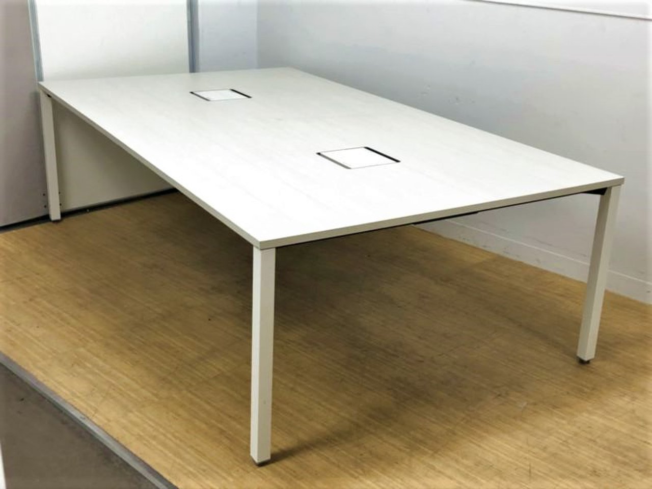 今流行りのオシャレなグループテーブル入荷！フレキシブルに対応！イトーキ　アクトリンク　アッシュドパイン色天板/ホワイト脚
                        アクトリンク 
                                    中古
            