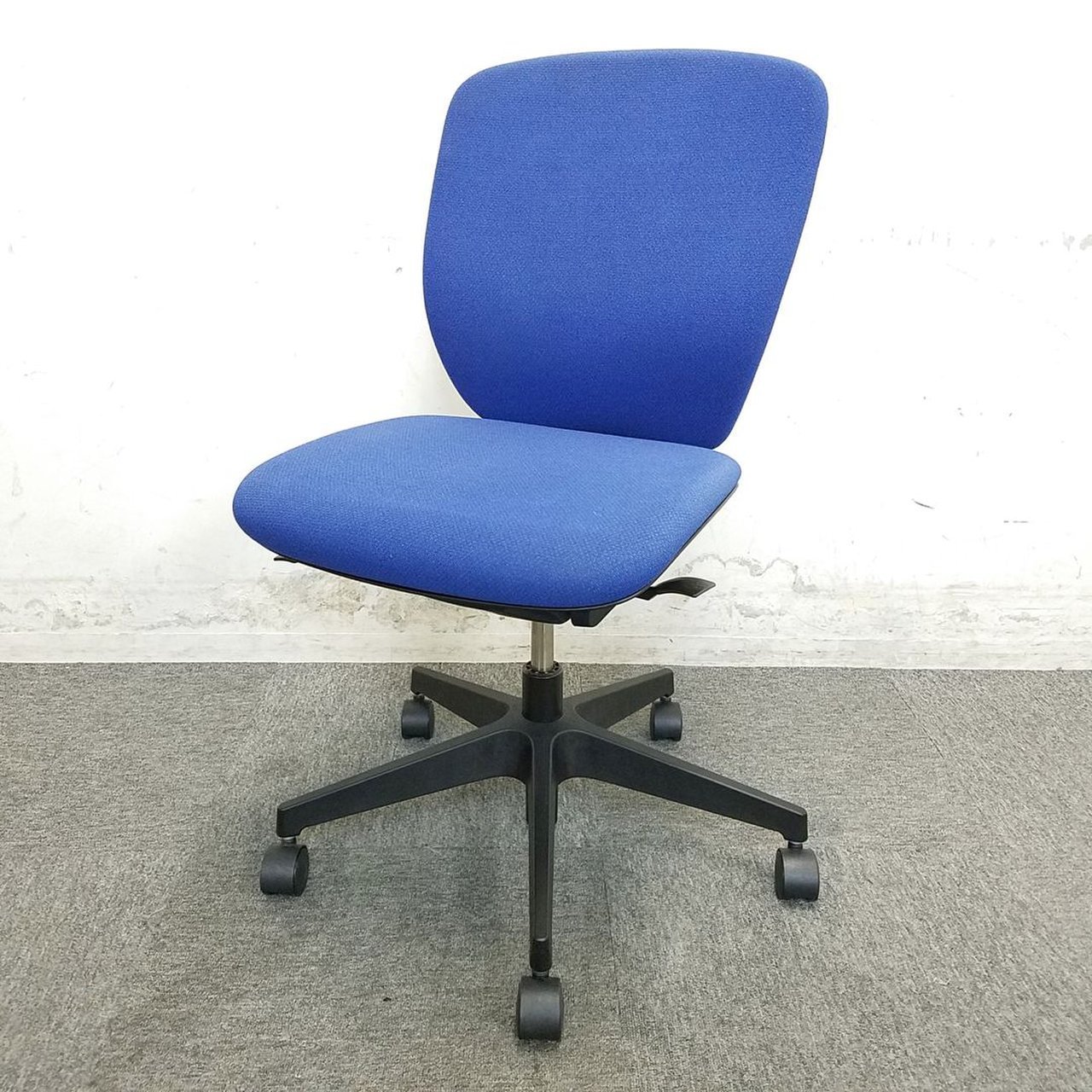 【3月納品までのお値打ち品】【※まとめ買いキャンペーン適用外】どんな空間にも調和するシンプルデザイン｜2004年グッドデザイン賞受賞！　肘なしOAチェア 中古 オフィス 家具
                        プラオ 
                                    中古
            