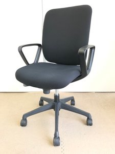 【迷ったらこれ！】オフィスの定番商品！オカムラ製チェア/肘付ハイバック