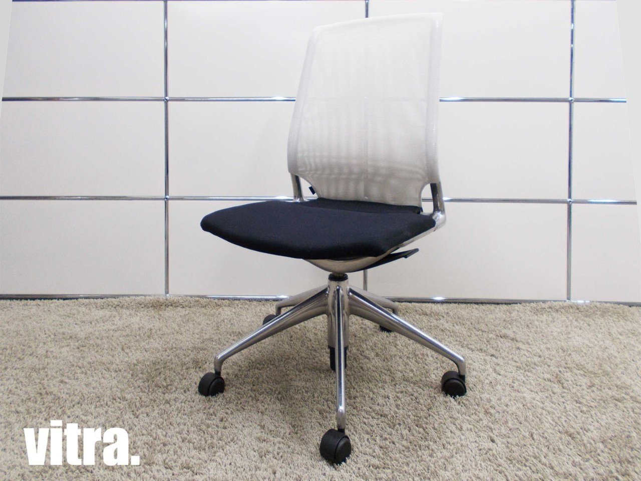 vitra/ヴィトラ　MEDA/メダ キャスターチェア　アームレス　メッシュ 　hhstyle
                        メダ 
                                    中古
            