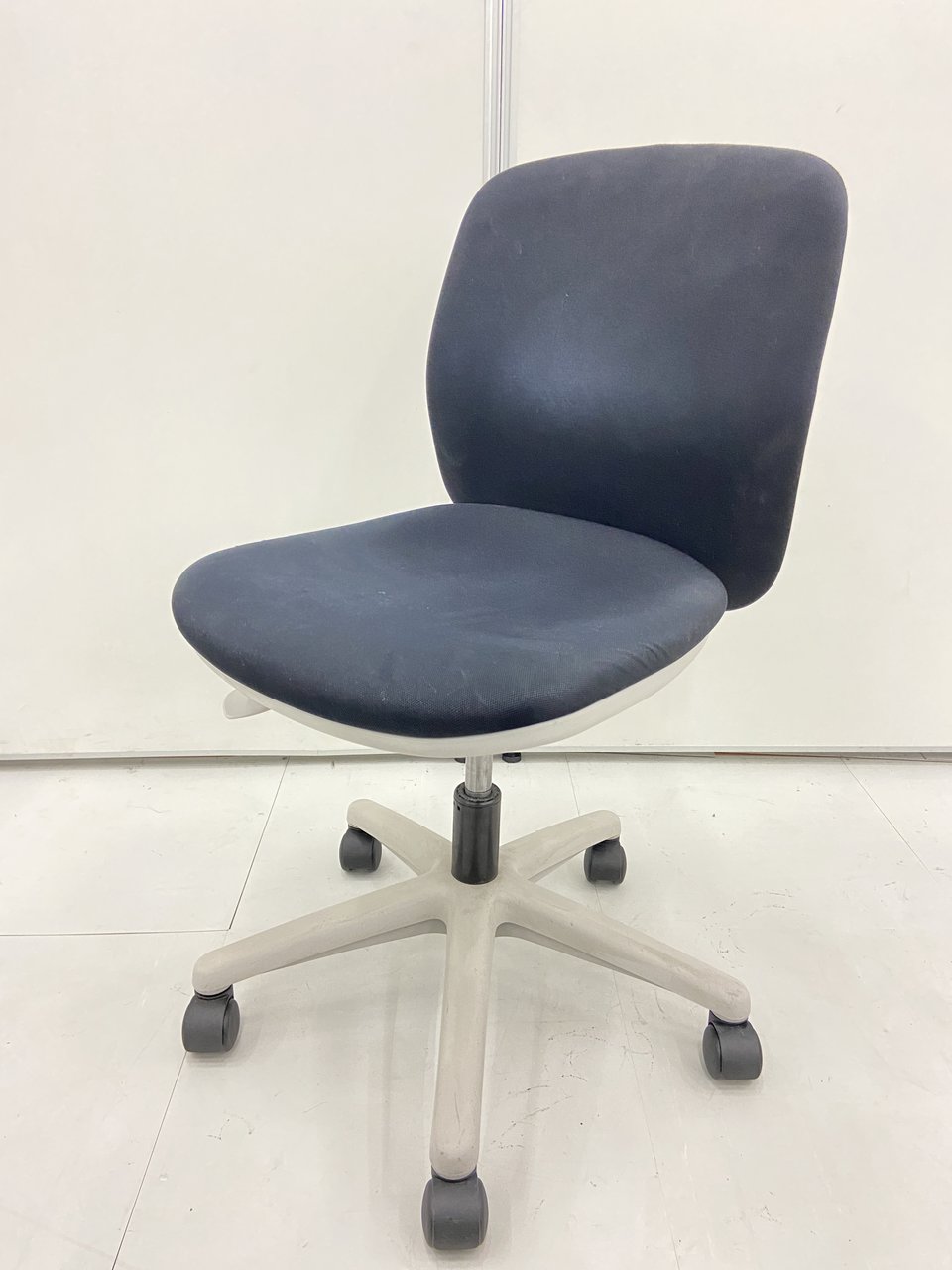 数が揃う/落ち着いた色味/コンパクト/ローコストチェアならコレ！/内田洋行/エニーザ
                        エニーザ 
                                    中古
            